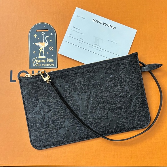 ๐ฅโฃ๏ธ๐ฅ2024 Authentic Louis Vuitton Monogram Empreinte Leather Wristlet - Picture 1 of 9